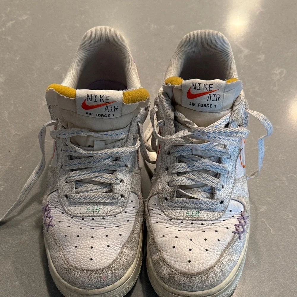 Nike Air Force 1 White and Purple Athletic Shoes stitched design